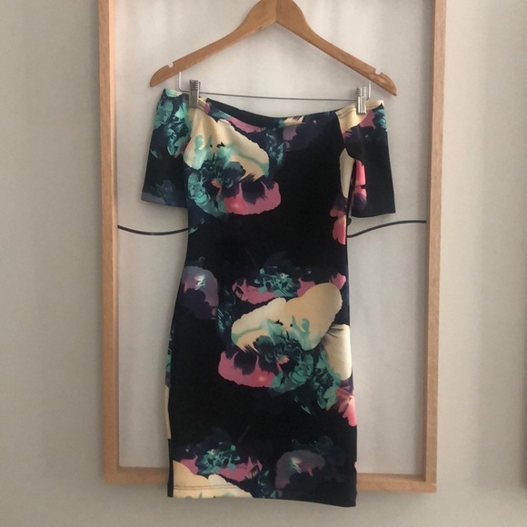 💚 Floral off the shoulder dress - small - Picture 1 of 2